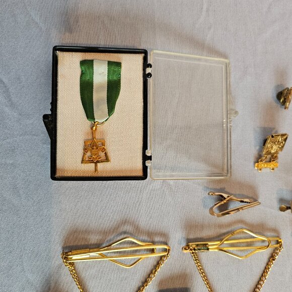 Lot of Vintage (1960s) Boy Scouts of America (BSA) Service Pins 50-Year & Clips - Picture 3 of 15